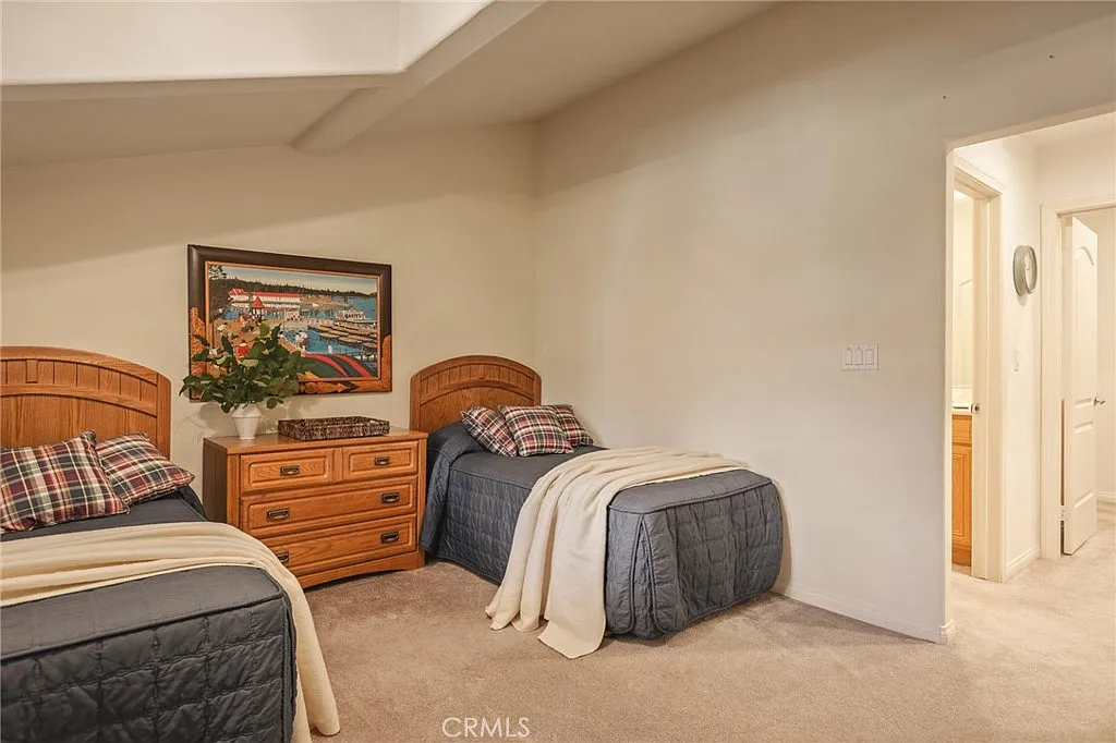 306 Villa Way — Upstairs bedroom