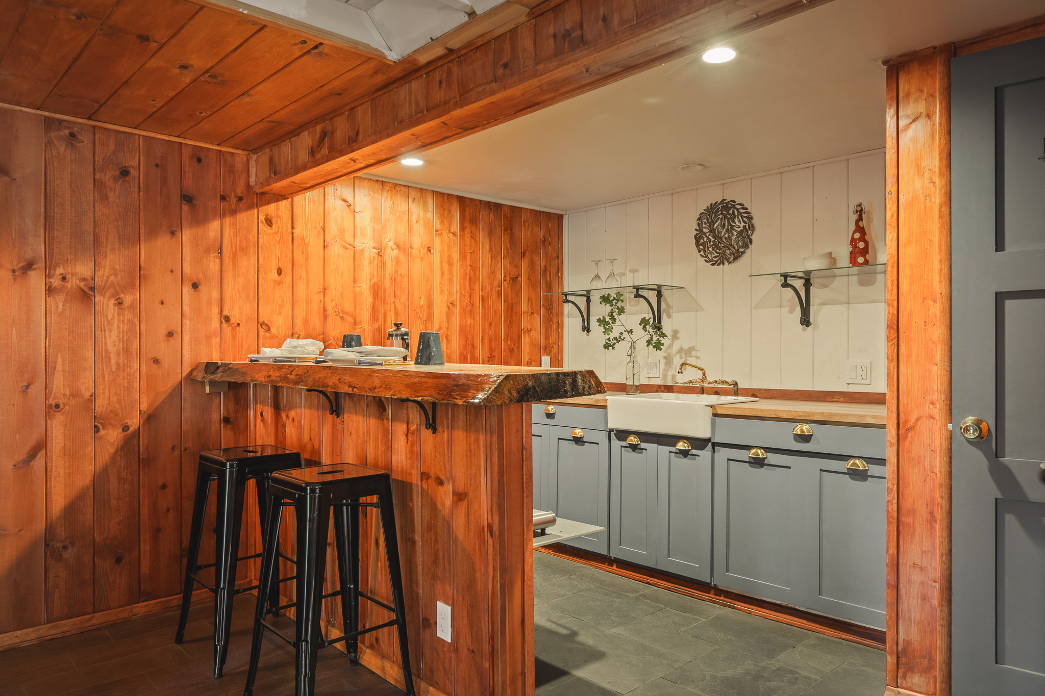 2643 Soutar Drive — Lower-level kitchen