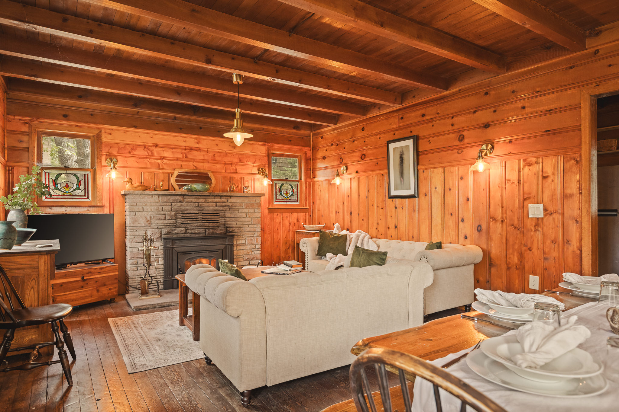 2643 Soutar Drive — Living room