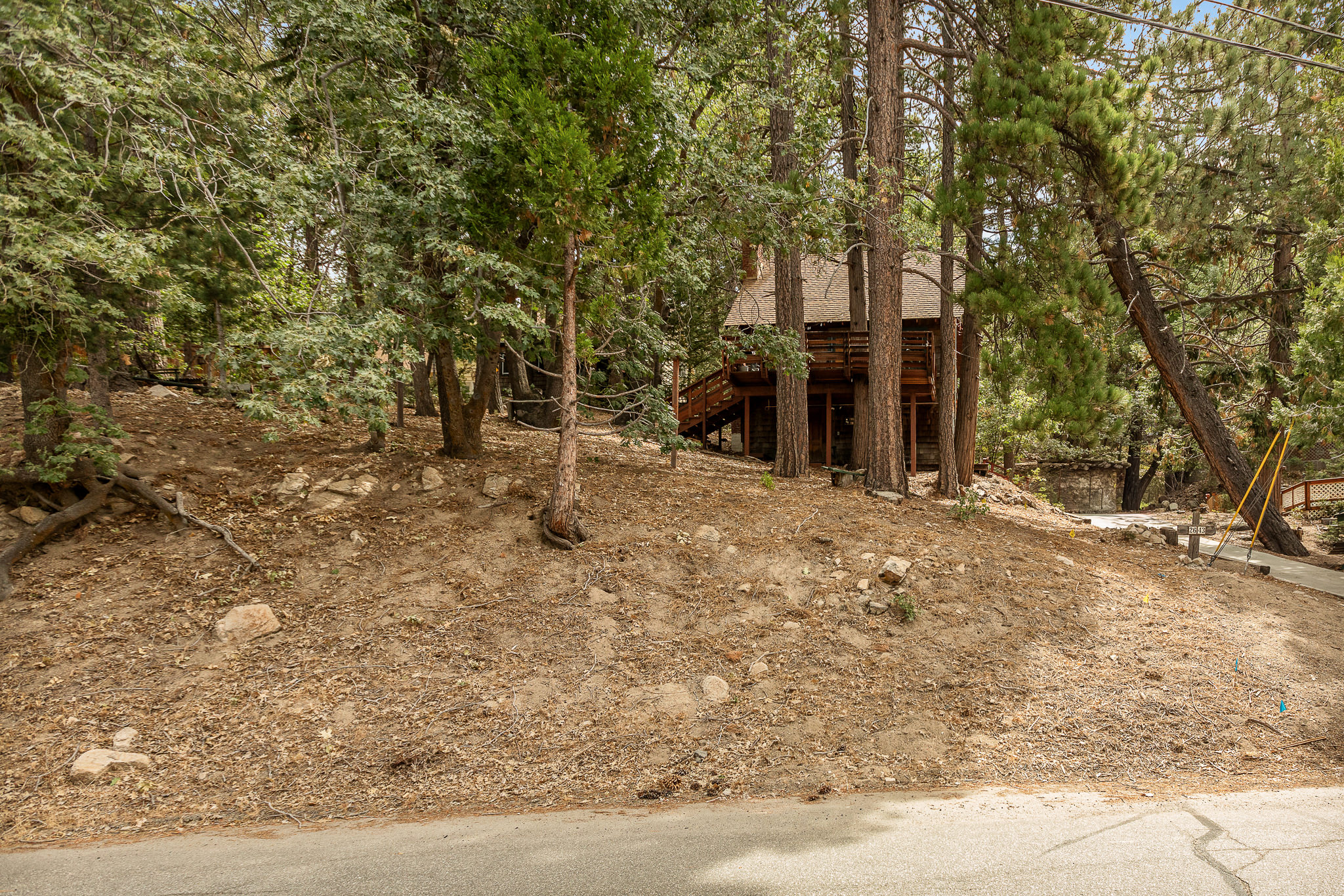 2643 Soutar Drive — Side view of cabin